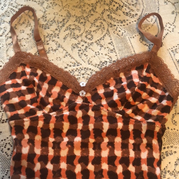 Cute cami with adjuststraps - Picture 3 of 3